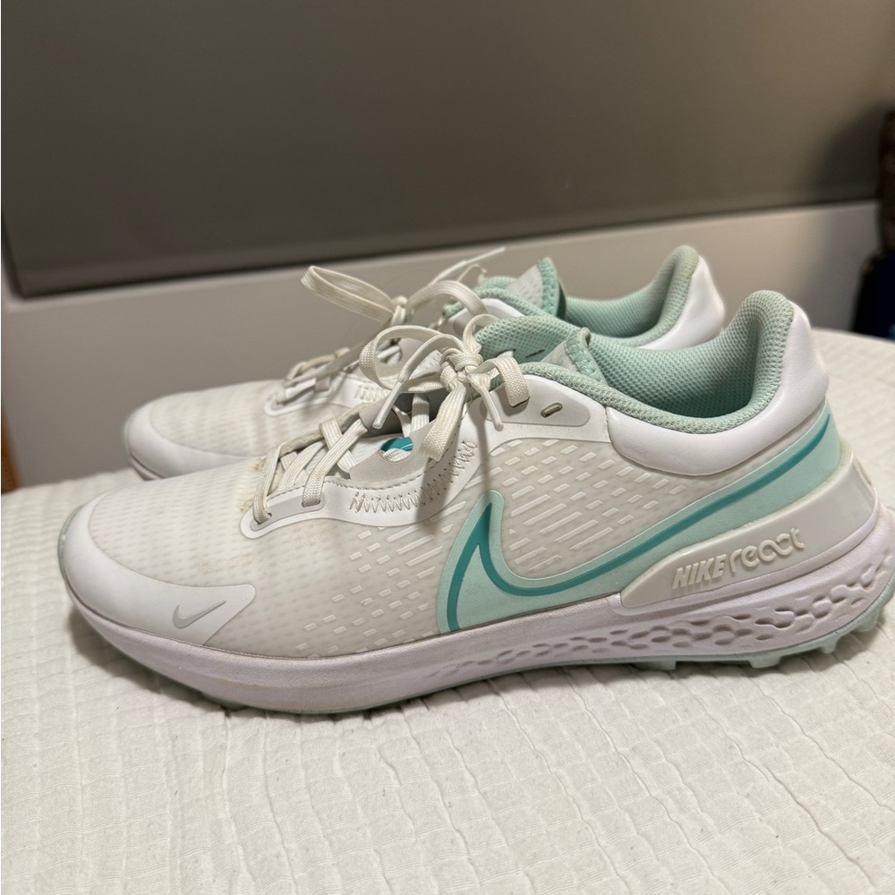 Nike Men’s Infinity Pro 2 Spikeless Golf Shoes